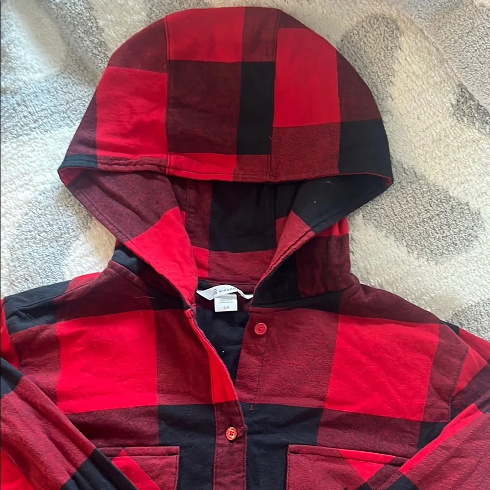 Old Navy Red and Black Plaid Flannel Shirt - Picture 2 of 4